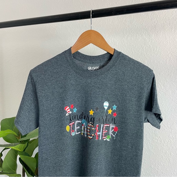 🛎️ 5/$20 Kindergarten Teacher T Shirt Size S - Picture 4 of 10